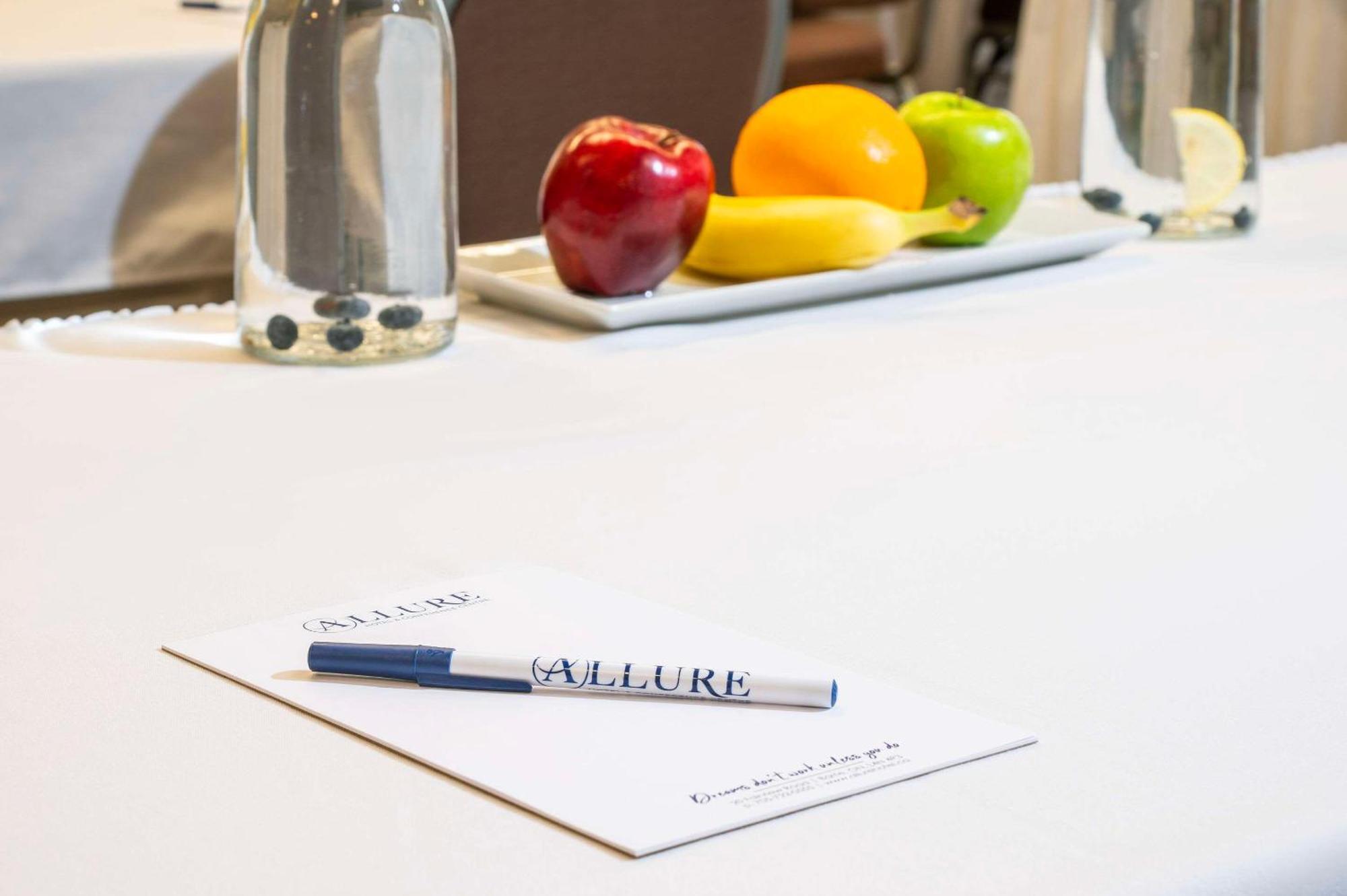 Allure Hotel & Conference Centre, Ascend Hotel Collection Barrie Buitenkant foto