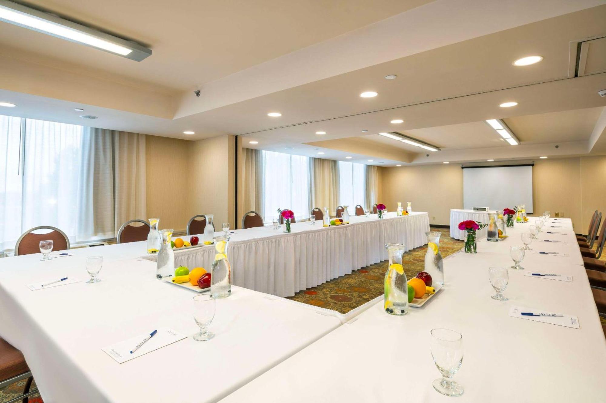 Allure Hotel & Conference Centre, Ascend Hotel Collection Barrie Buitenkant foto