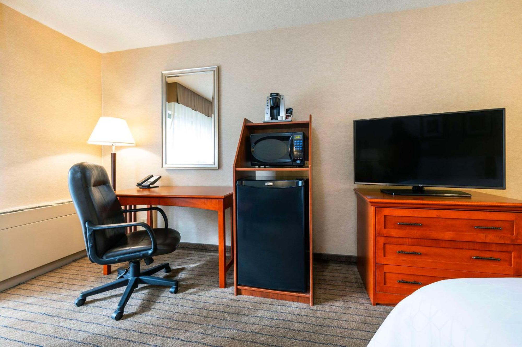 Allure Hotel & Conference Centre, Ascend Hotel Collection Barrie Buitenkant foto